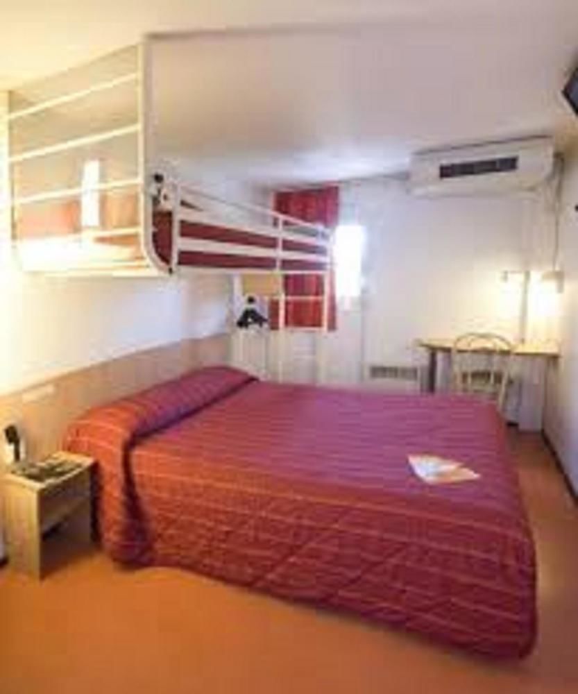 Premiere Classe Niort Est Hotel La Creche